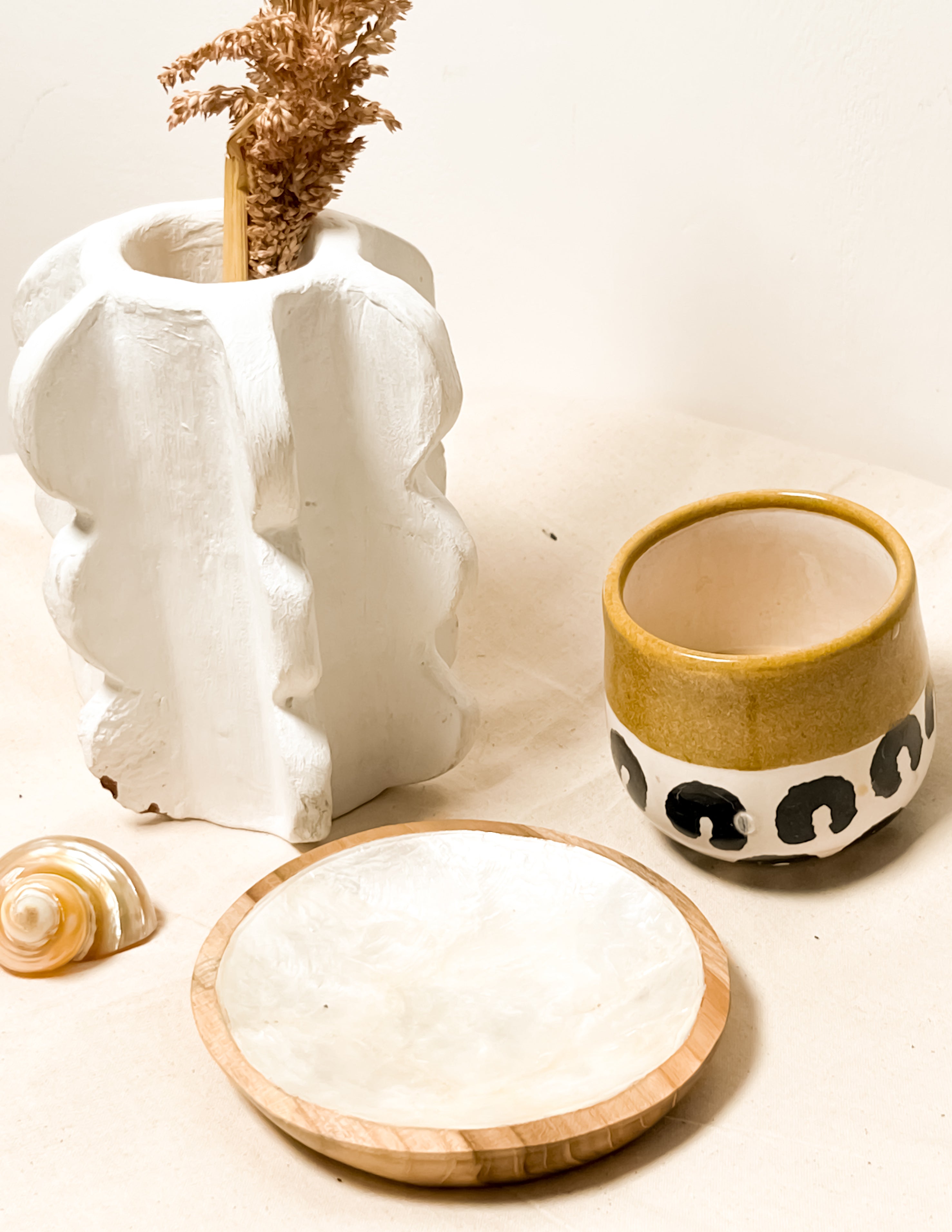 Wooden Round Plate With Shells