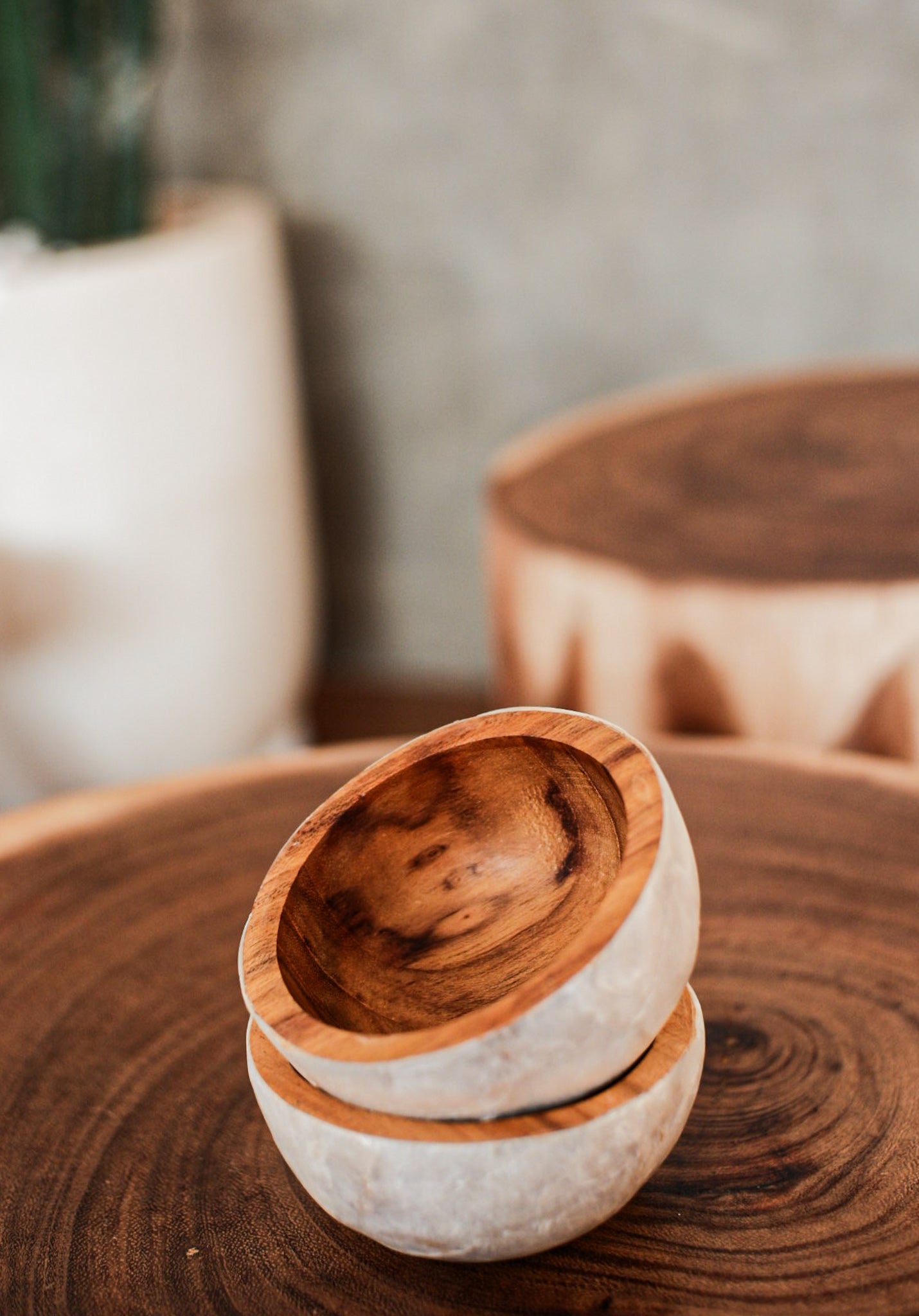 Wooden Saucer With Shells Ayu