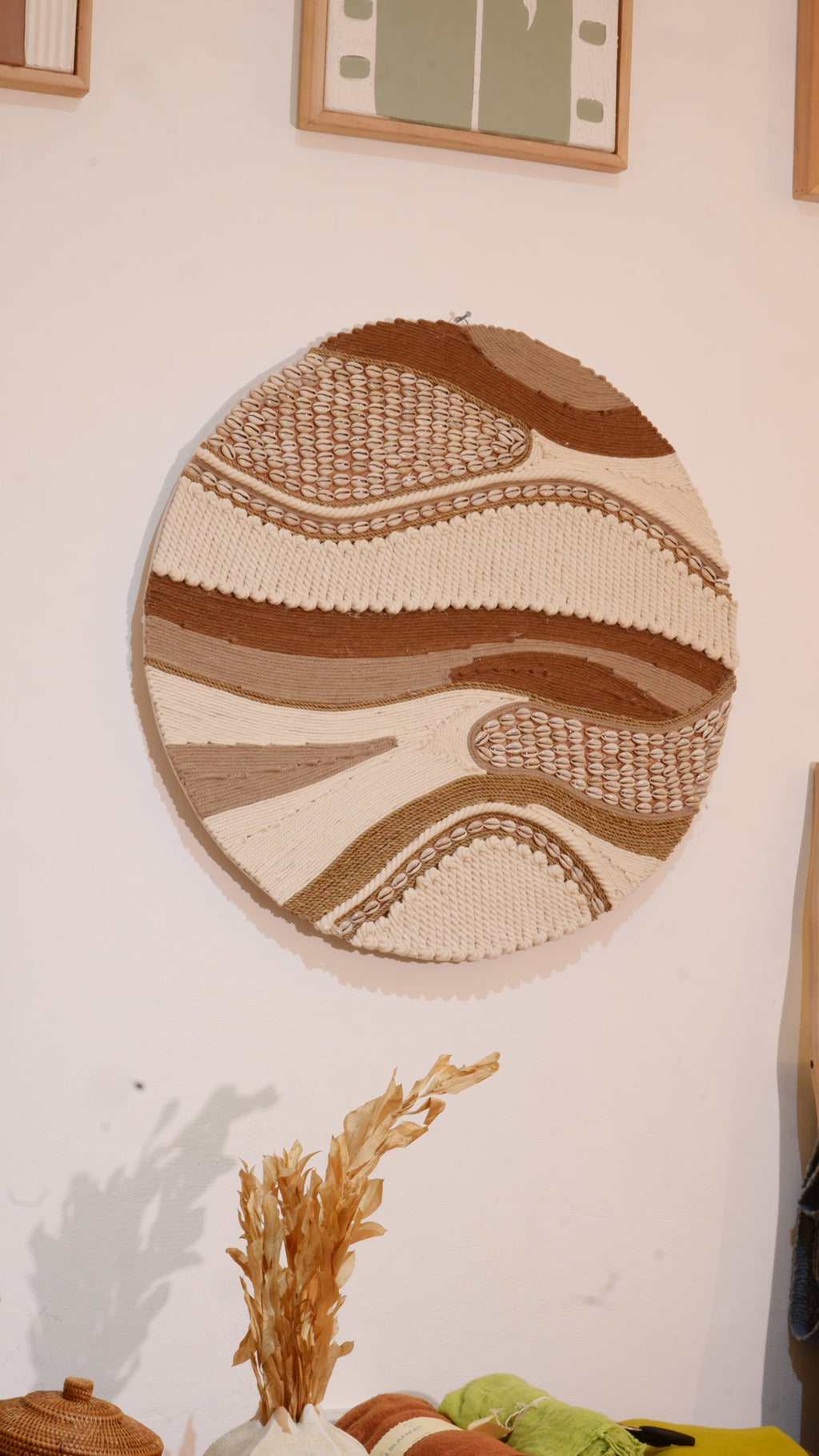 Round Shells Abstract Style Wall Decoration