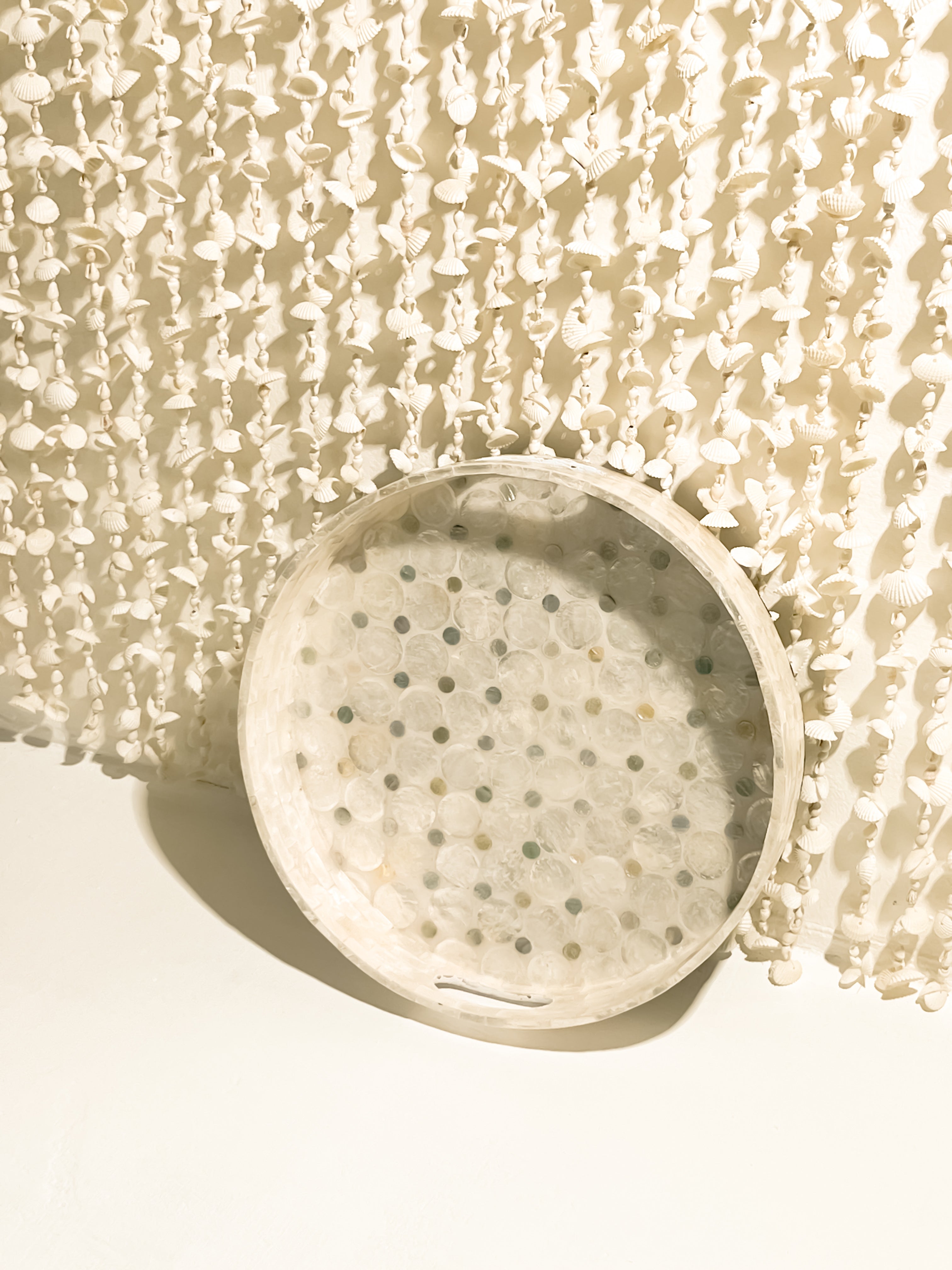 Shells Round Tray With Handle