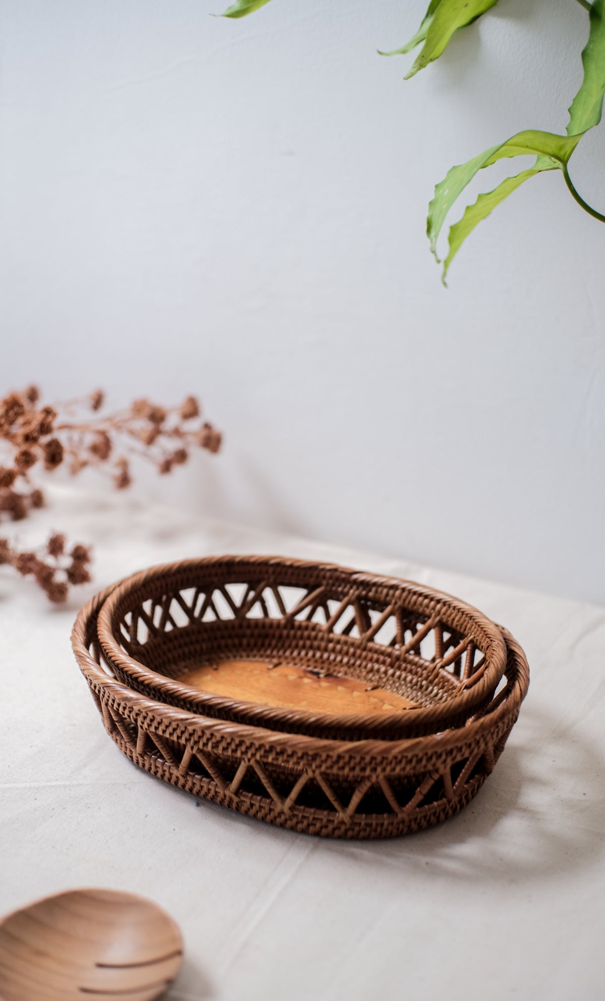 Oval Rattan Tray with Sea Shells inlay