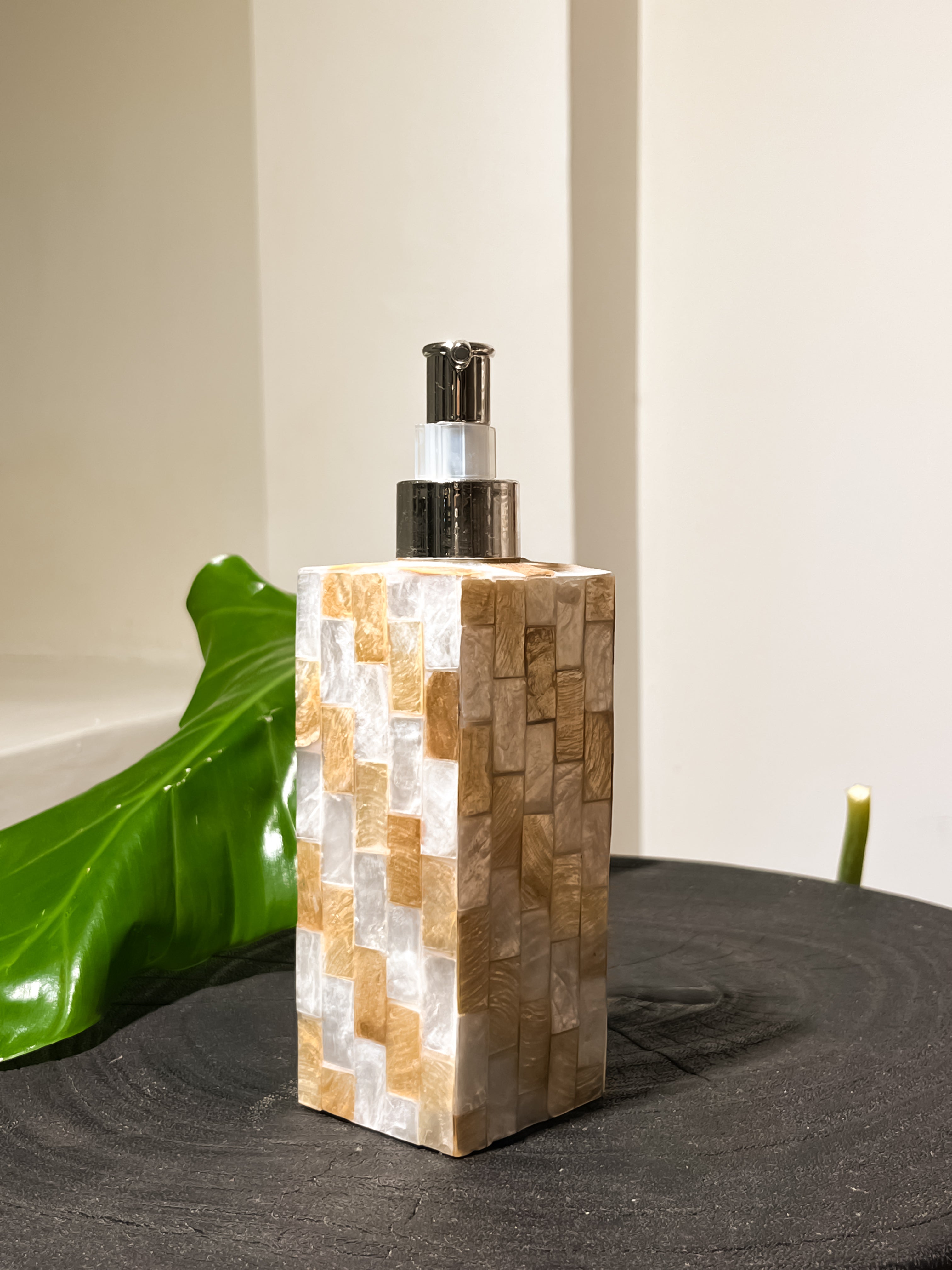 Liquid Soap Dispenser Holder with shells mosaic pattern