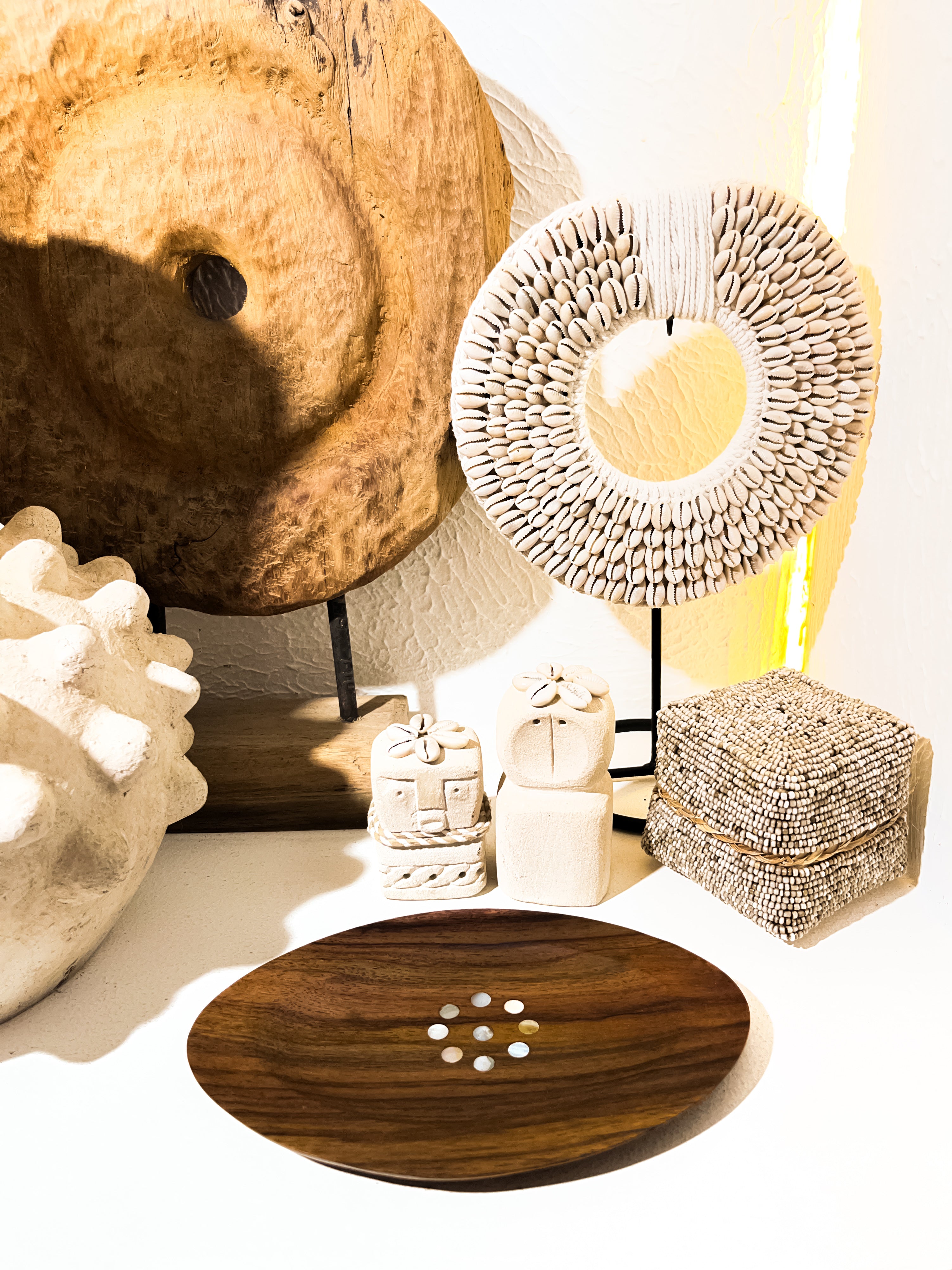 Daimi Oval Wooden Plate with Sea Shells