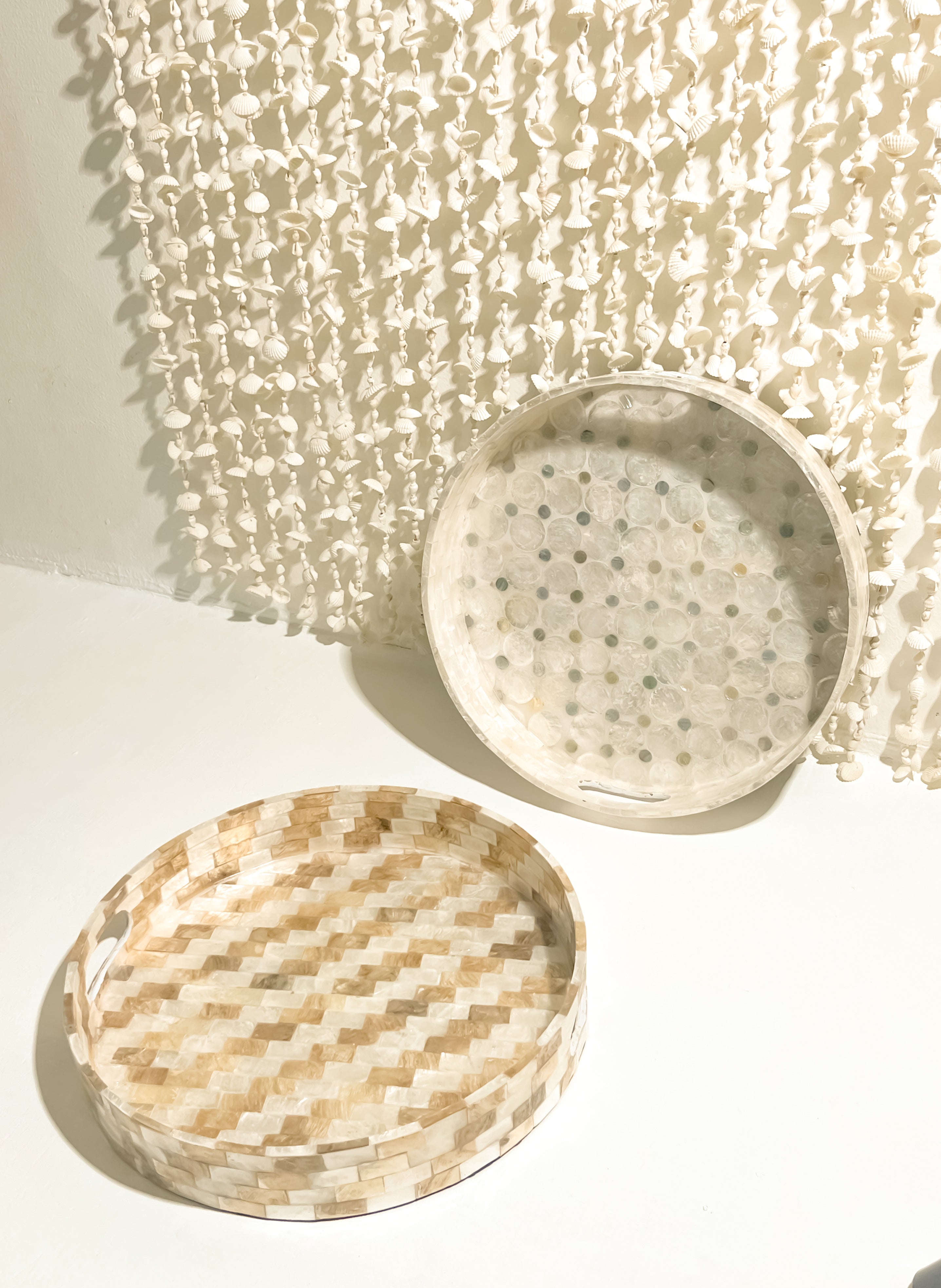 Shells Round Tray With Handle