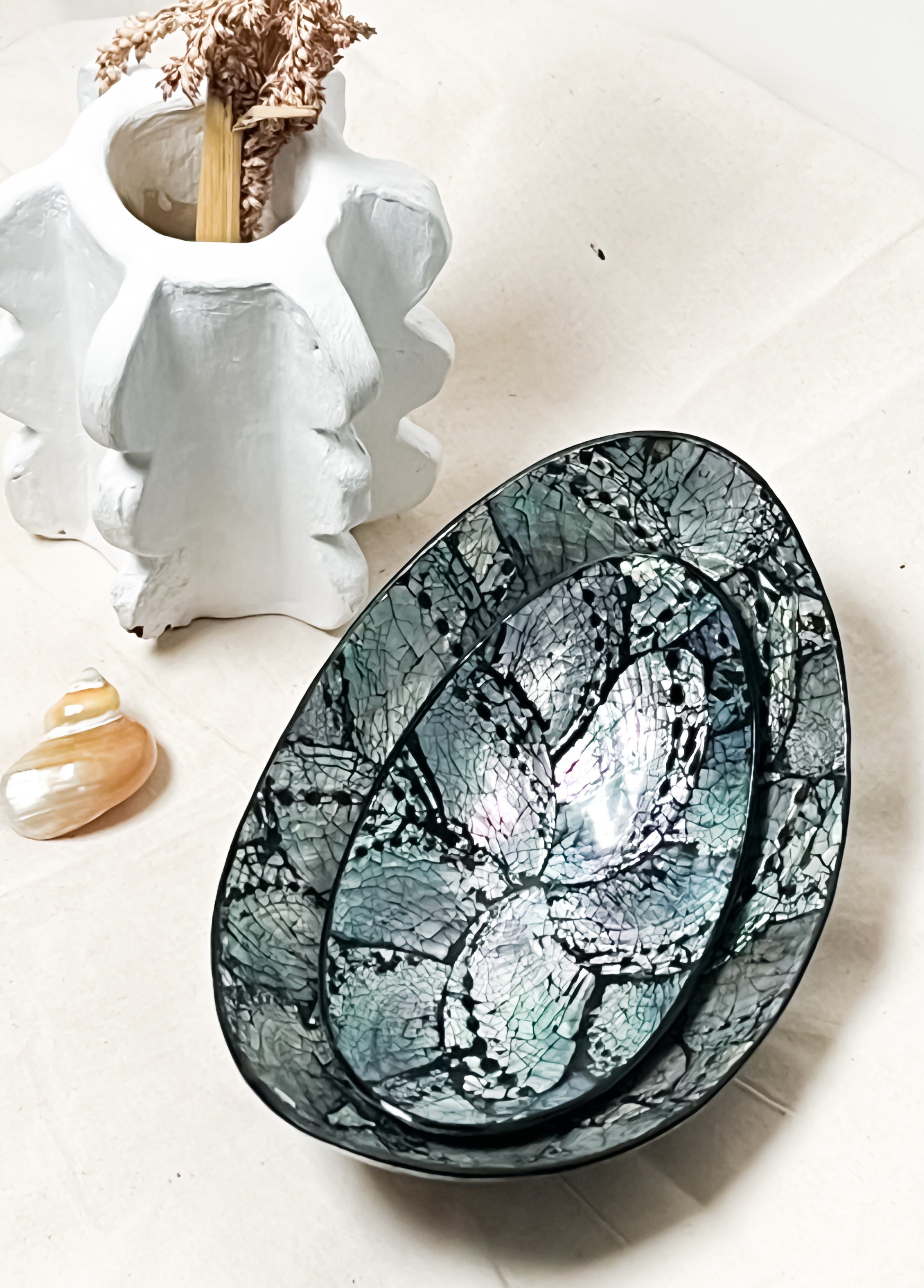 Charcoal Oval Shells Table Center Decoration