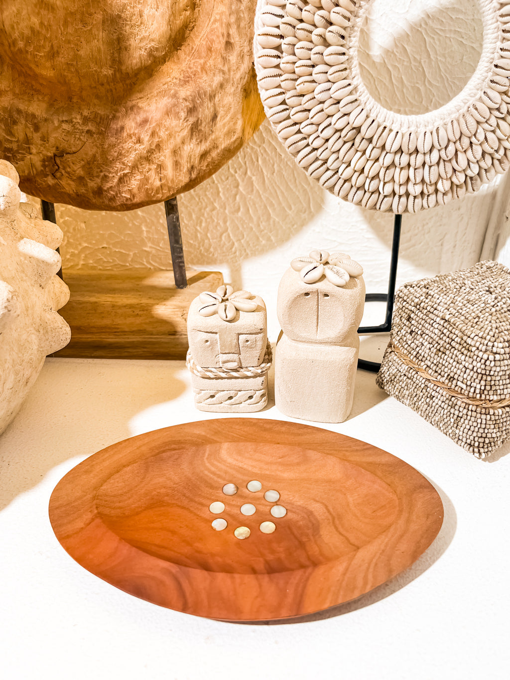 Daimi Oval Wooden Plate with Sea Shells