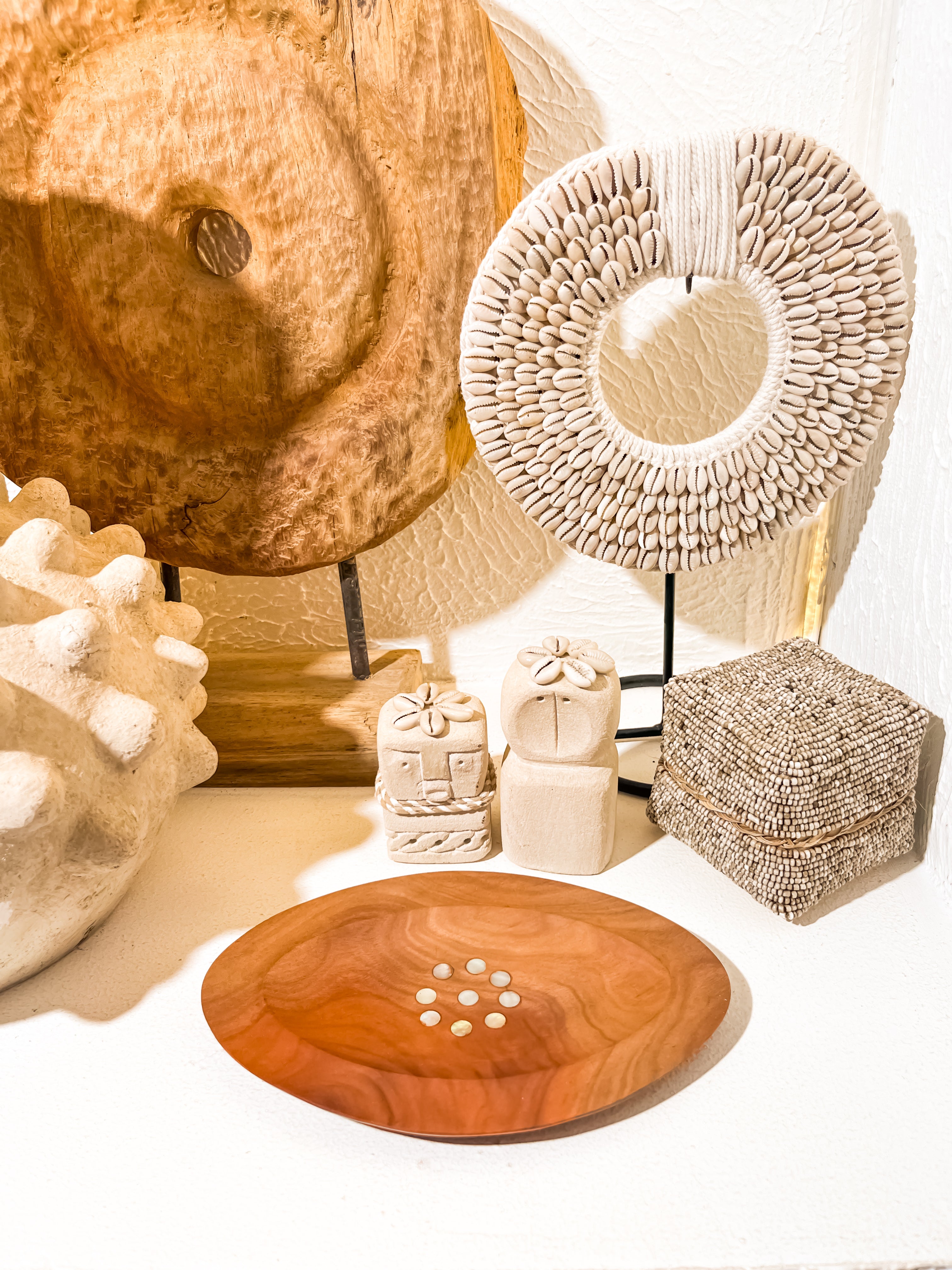 Daimi Oval Wooden Plate with Sea Shells