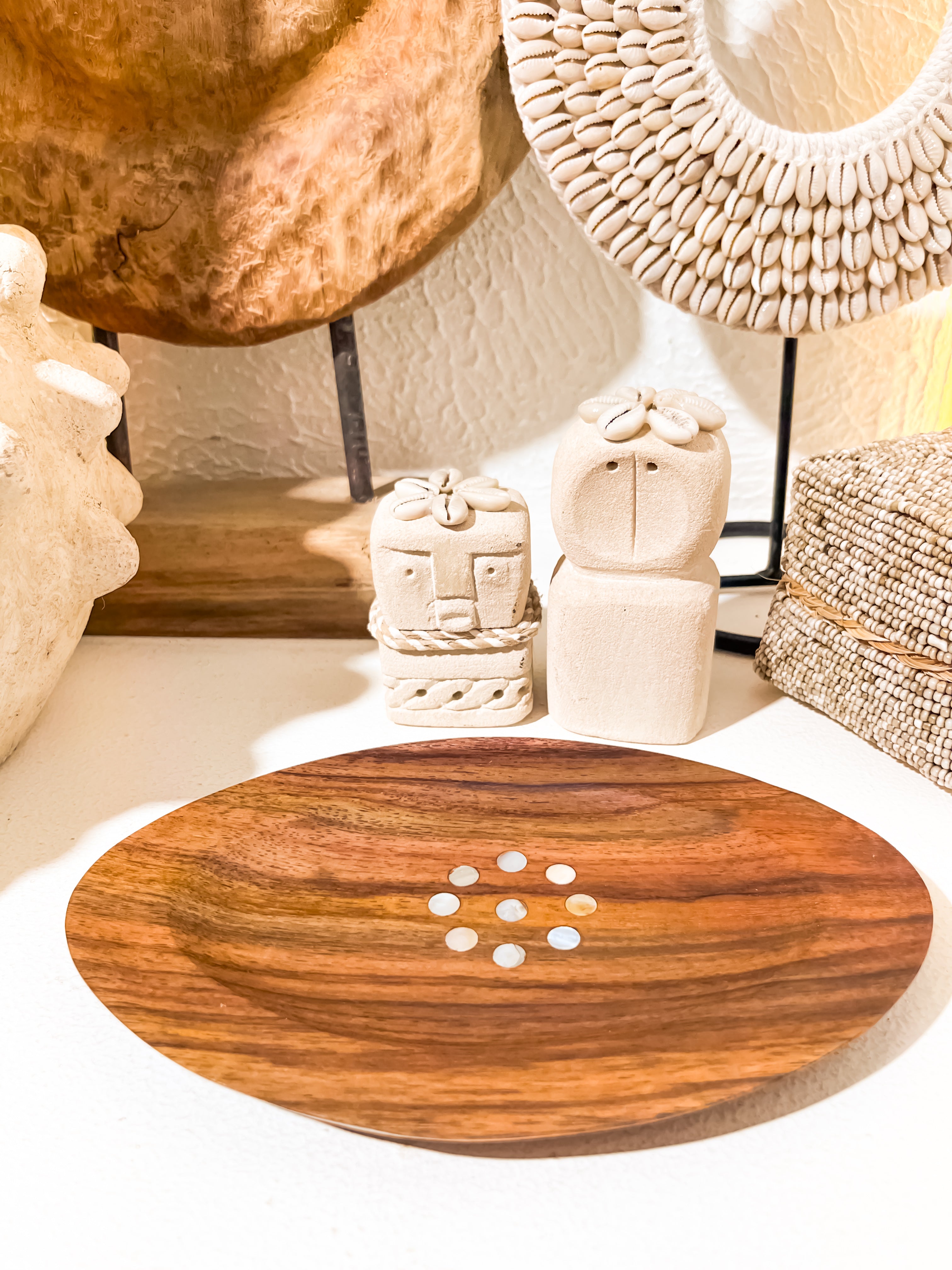 Daimi Oval Wooden Plate with Sea Shells