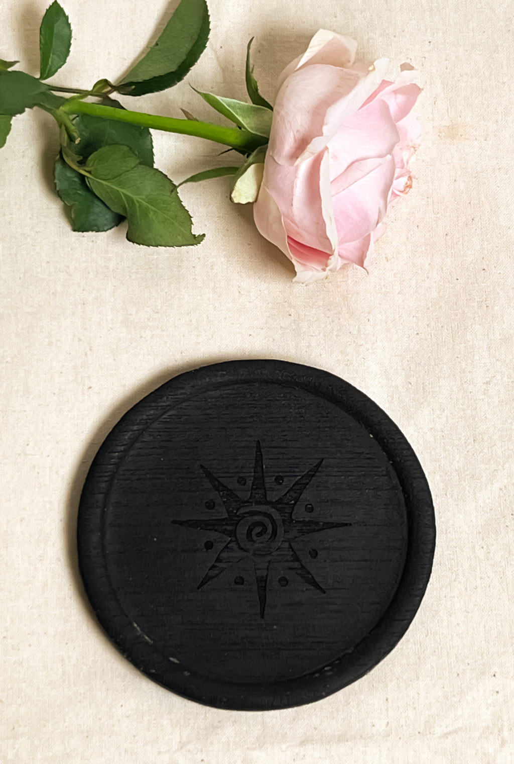 Wooden Teak Black Coaster With Coastal Concept