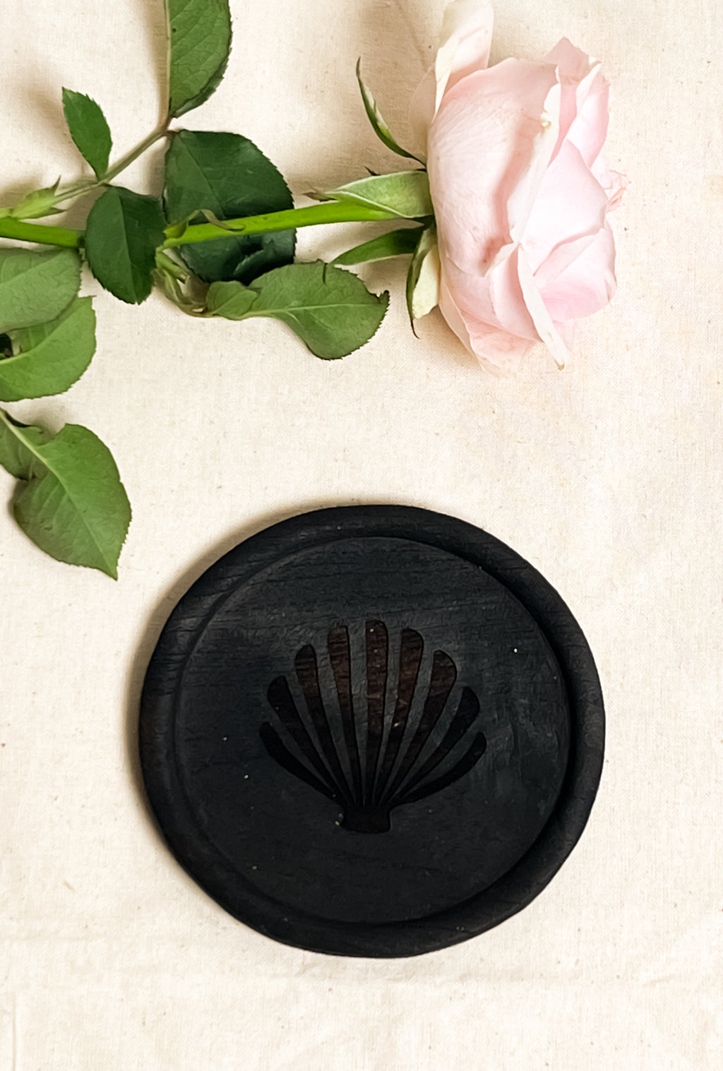 Wooden Teak Black Coaster With Coastal Concept